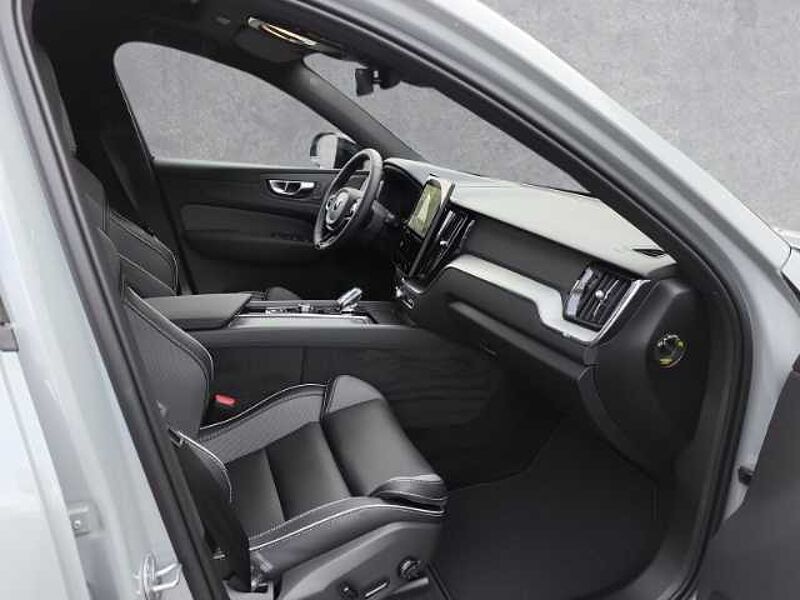 Volvo XC60 T8 Plus Black Edition Plug-In Hybrid AWD 360Grad Kamera
