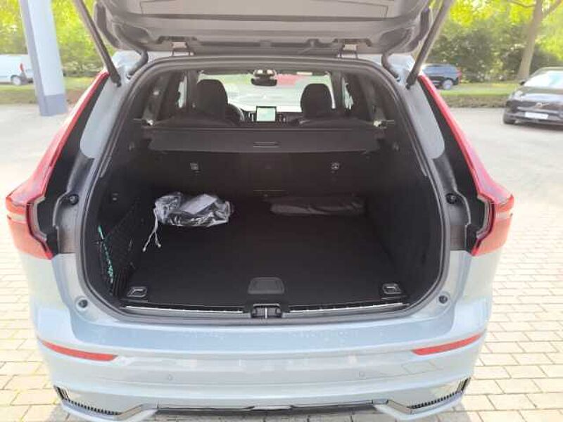 Volvo XC60 T8 Plus Black Edition Recharge Plug-In Hybrid AWD HUD Pano
