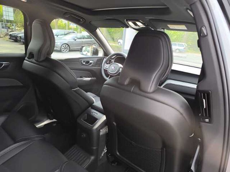 Volvo XC60 T8 Plus Black Edition Recharge Plug-In Hybrid AWD HUD Pano