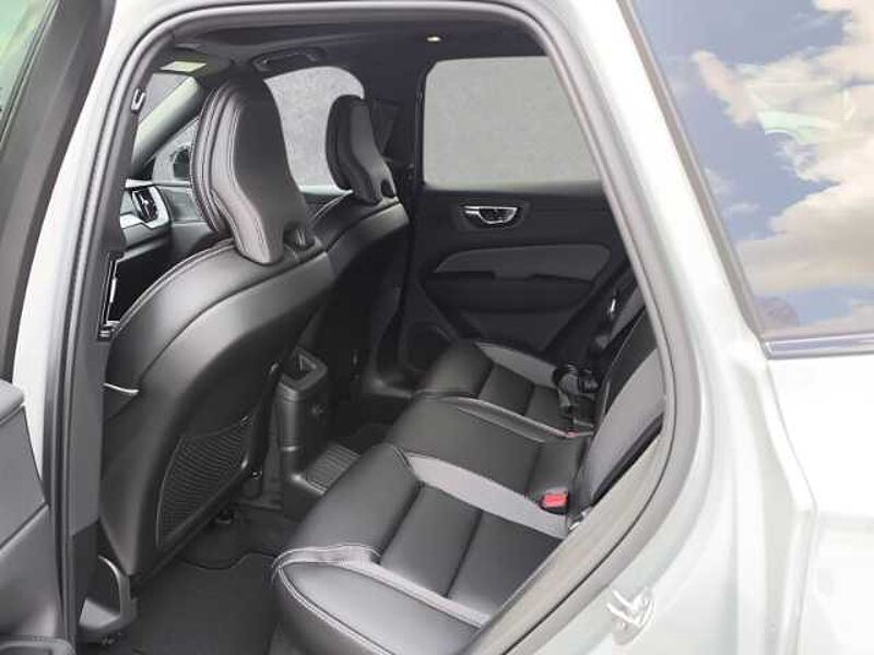 Volvo XC60 T8 Plus Black Edition Recharge Plug-In Hybrid AWD HUD Pano