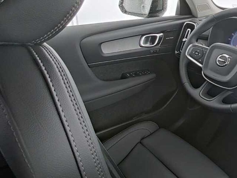 Volvo XC40 Plus Dark B4 19''LM Pano Pilotassist 360kam DAB Harman LED ThorsHammer