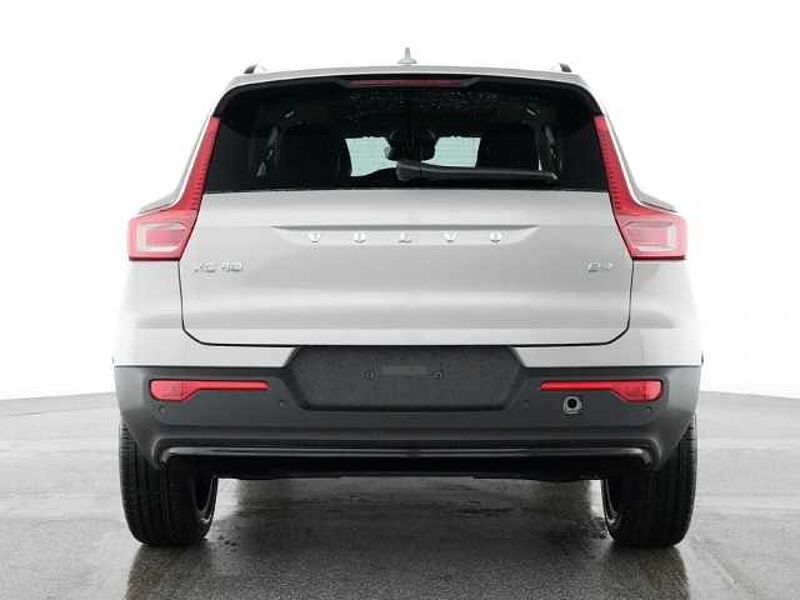 Volvo XC40 Plus Dark B4 19''LM Pano Pilotassist 360kam DAB Harman LED ThorsHammer