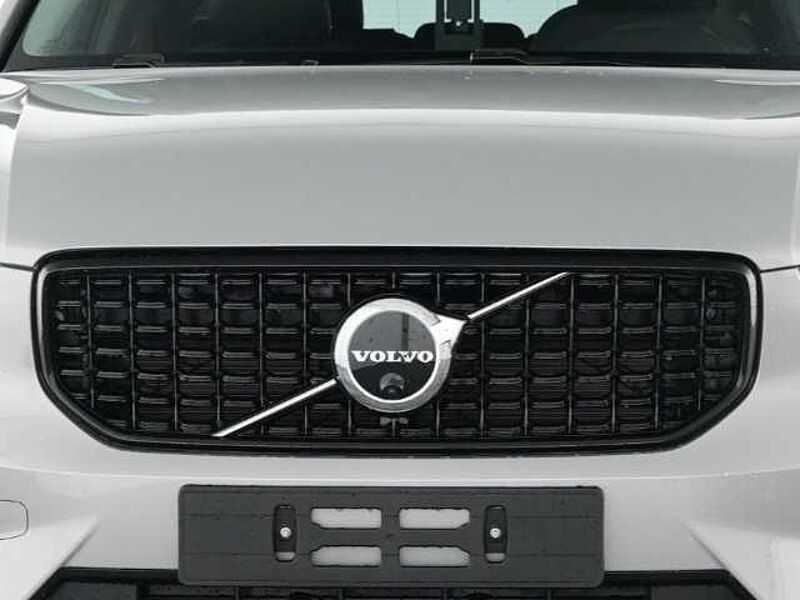 Volvo XC40 Plus Dark B4 19''LM Pano Pilotassist 360kam DAB Harman LED ThorsHammer