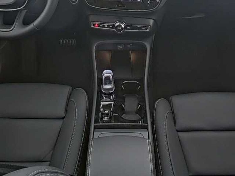 Volvo XC40 Plus Dark B4 19''LM Pano Pilotassist 360kam DAB Harman LED ThorsHammer